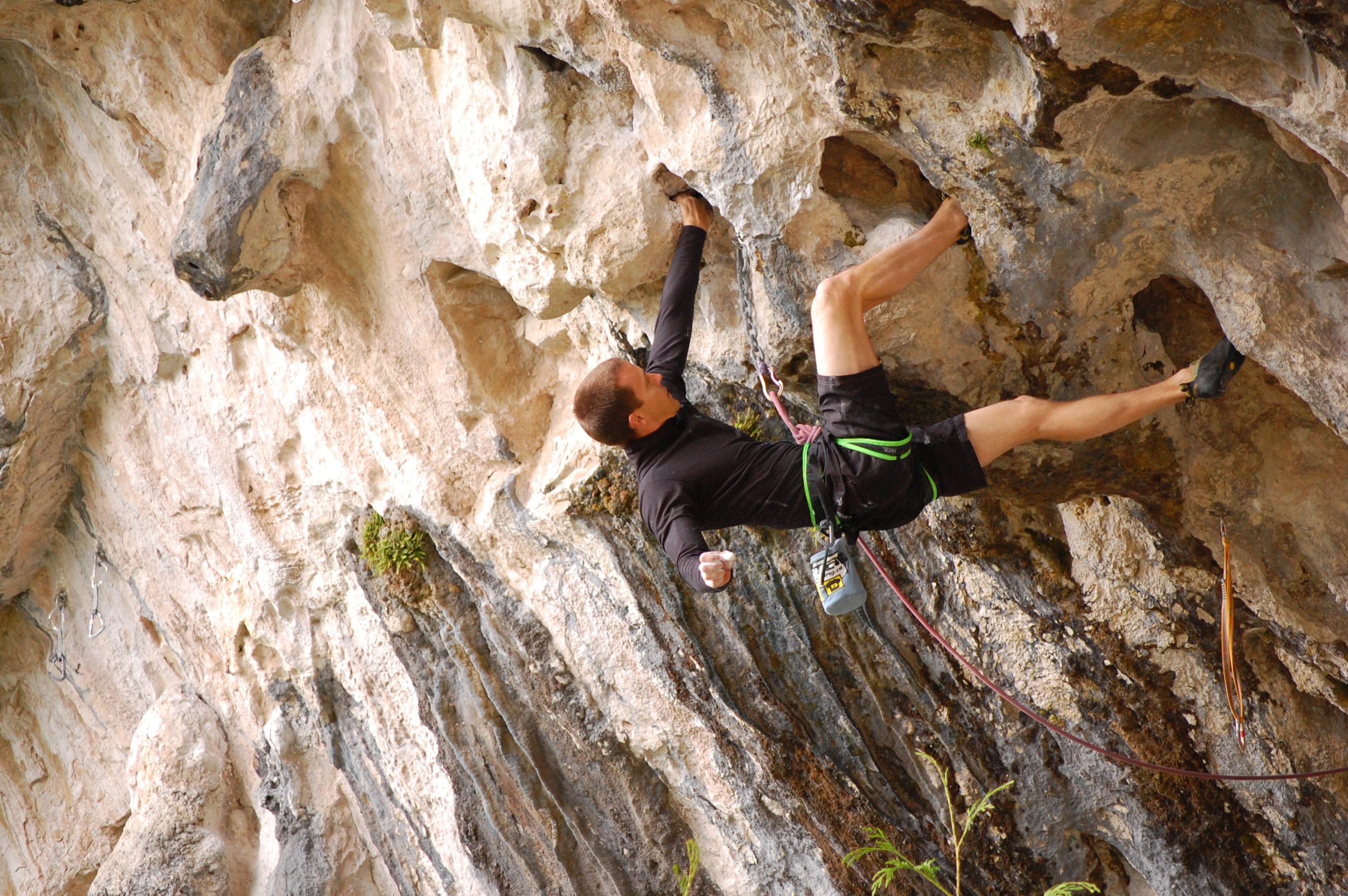 Alpine Alerts: Conditions Monitoring For Smart Climbing